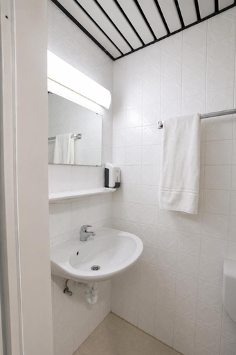 Bathroom 5, Bristol, Luxembourg