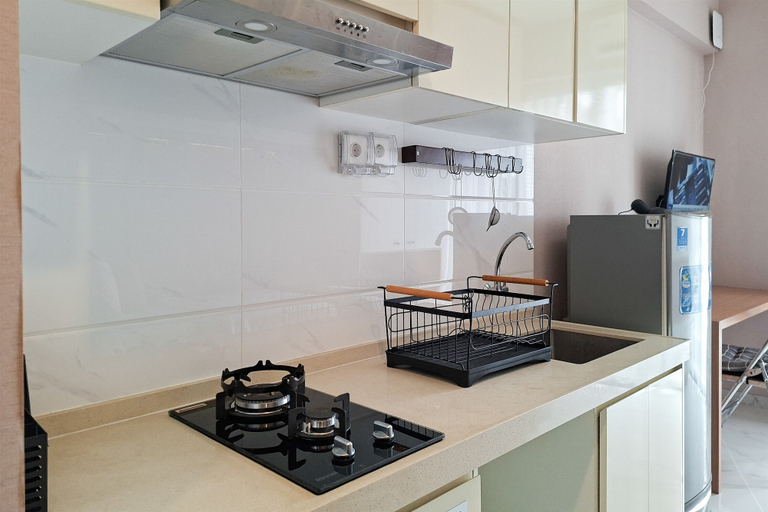 Private kitchen 3, Warm Haven Studio At Apartment Sky House Bsd, South Tangerang