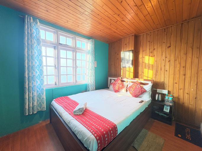 Room 2, Pinecrest Inn Near Mall Rd, Darjiling