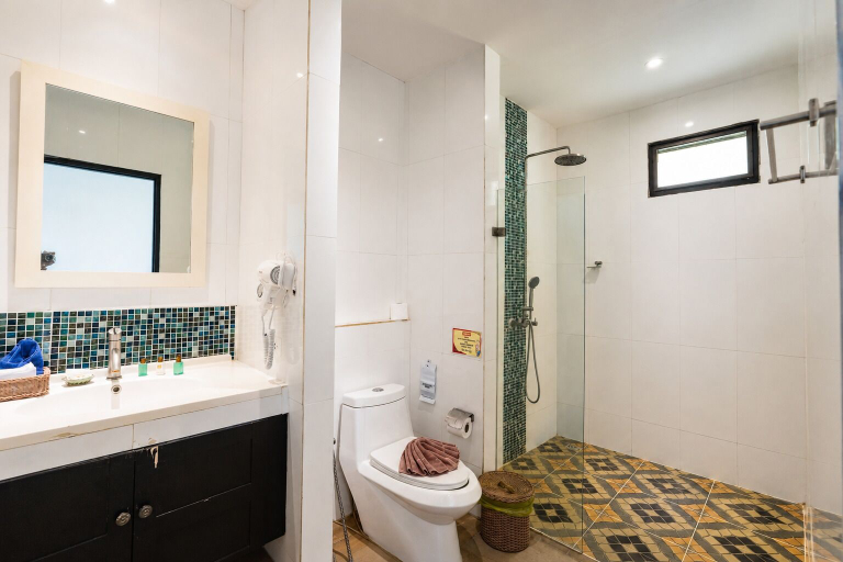 Bathroom 4, Phi Phi Long Beach Resort & Villa, Mueang Krabi
