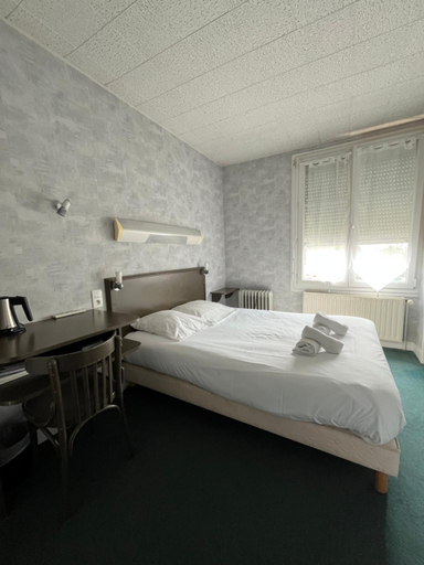 Bedroom 2, Logis Hotel Restaurant Le Clos Normand, Calvados