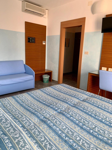 Bedroom 3, Hotel Serena, Gorizia