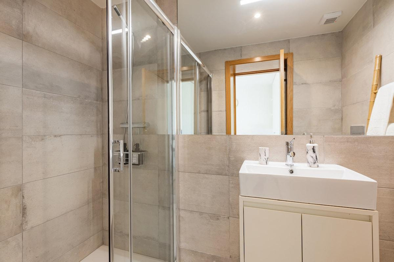 Bathroom 3, Duque de Saldanha Residences, Unit D, Porto