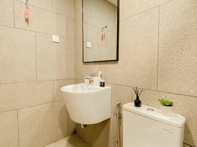 Bathroom 4, Homey Gray Studio Room At Apartment Antasari Place, South Jakarta