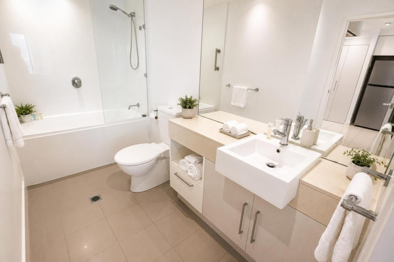 Bathroom 5, Silvershore Apartments, Gold Coast