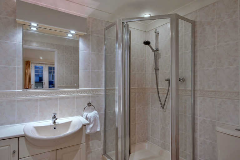 Bathroom 2, Chy Lowen Family Retreat, Cornwall