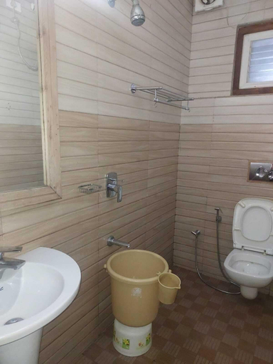 Bathroom 5, Hotel Dreamland, Dindigul