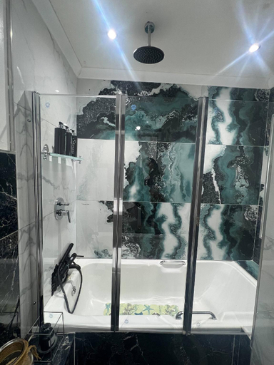 Bathroom, Luxurious Beach Apartment, eThekwini
