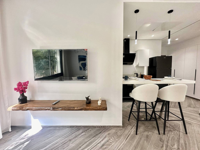 Dining, Topaz - Bright Apartment Lake 2, Bouhaira