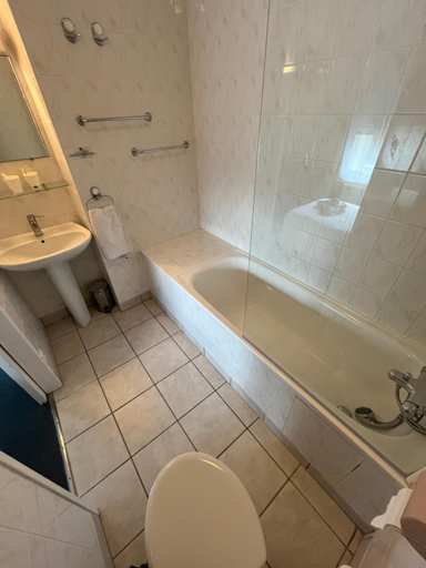 Bathroom 3, Logis Hotel Restaurant Le Clos Normand, Calvados
