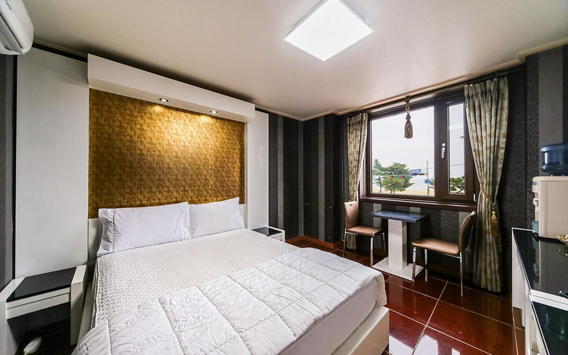 Bedroom 3, Pohang Yeongildae Dolphins Motel, Pohang