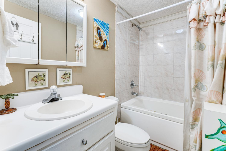 Bathroom, Cozy PCB Cottage ~ 1 Block to Beach!, Bay