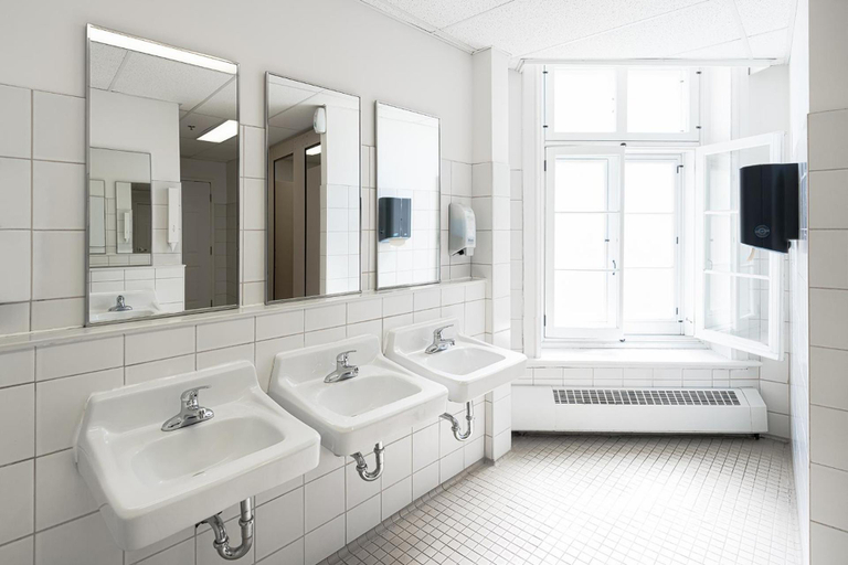 Bathroom 3, Auberge Internationale De Quebec, Communauté-Urbaine-de-Québec