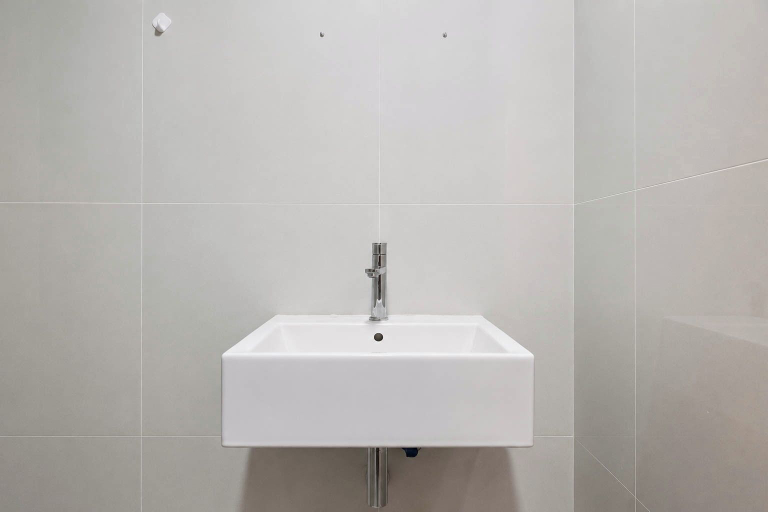Bathroom 2, Serene Airy Studio At Apartment Tamansari Skylounge Balikpapan, Balikpapan