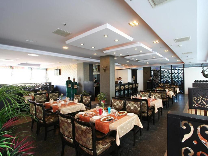 Food & Drinks 4, Hotel Signature Grand, Delhi
