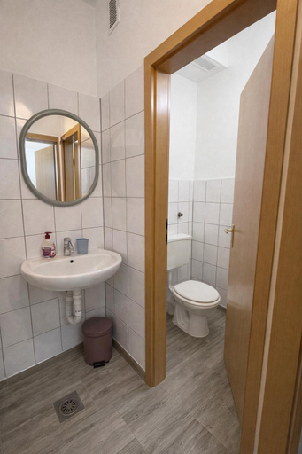 Bathroom 2, Monteurwohnung Bochum Wattenscheid, Bochum