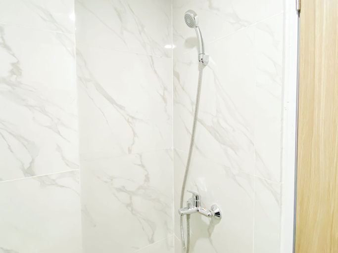 Bathroom 5, Airy Cozy Loft Studio At Apartment Apple 3 Condovilla, Jakarta Barat