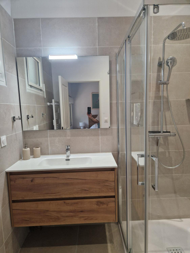 Bathroom 4, Pin Bleu, Landes