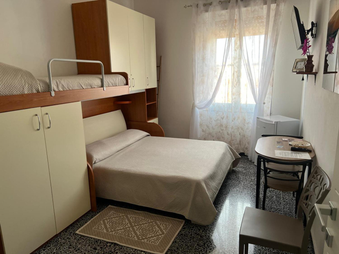 Bedroom 2, B&B 3 Stelle - La perla bianca, Oristano
