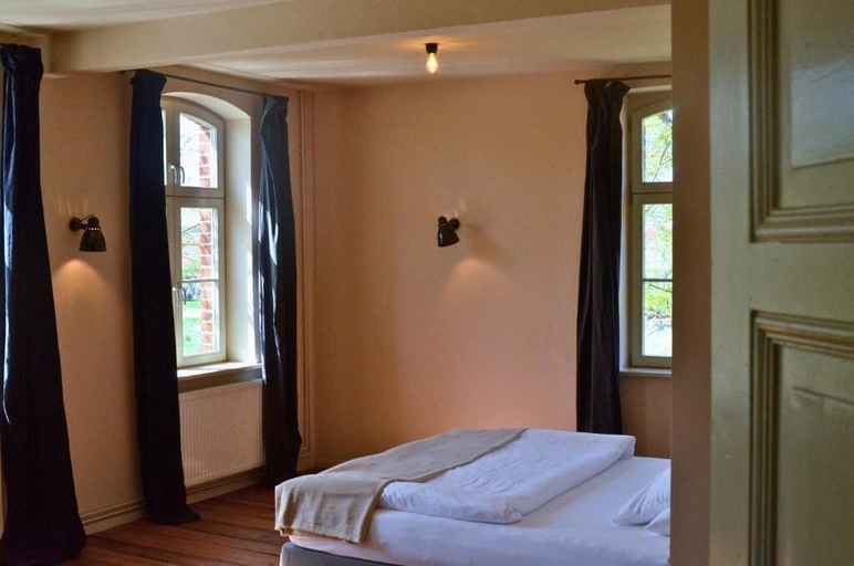 Room 5, An den Wiesen. Gasthaus am Finowkanal, Barnim