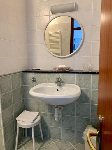 Bathroom 4, Hotel Serena, Gorizia
