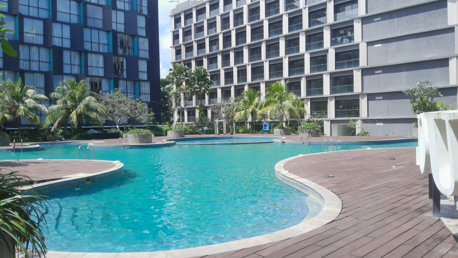 Pool, Chic Studio Room At Apartment Tamansari Skylounge Balikpapan, Balikpapan
