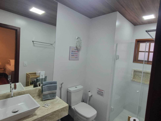 Bathroom 2, Casa Lírio, Teresópolis