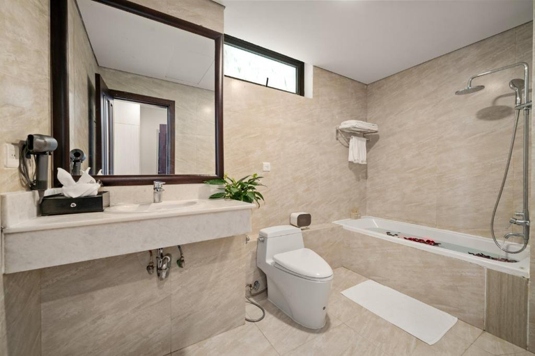 Bathroom 5, Lunar Hotel Da Nang, Da Nang