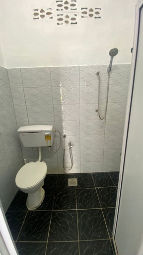 Bathroom 3, Hotel O D Longan Cottage, Kuala Muda