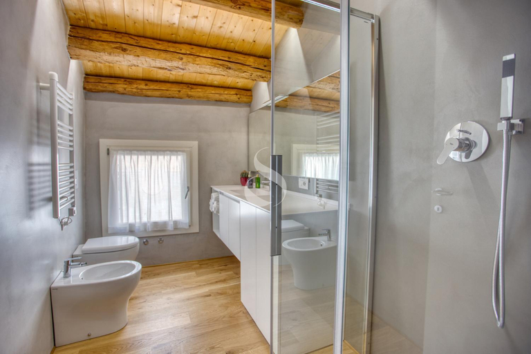 Bathroom 3, Ca' dei Battuti Apartments, Treviso
