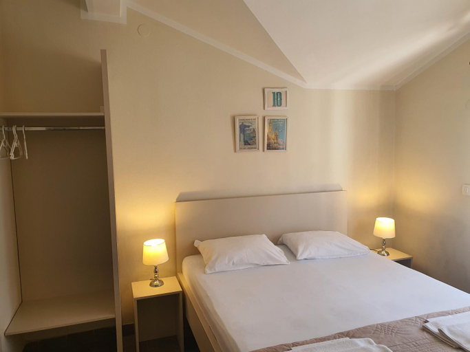 Bedroom 2, Apartments Fortunella