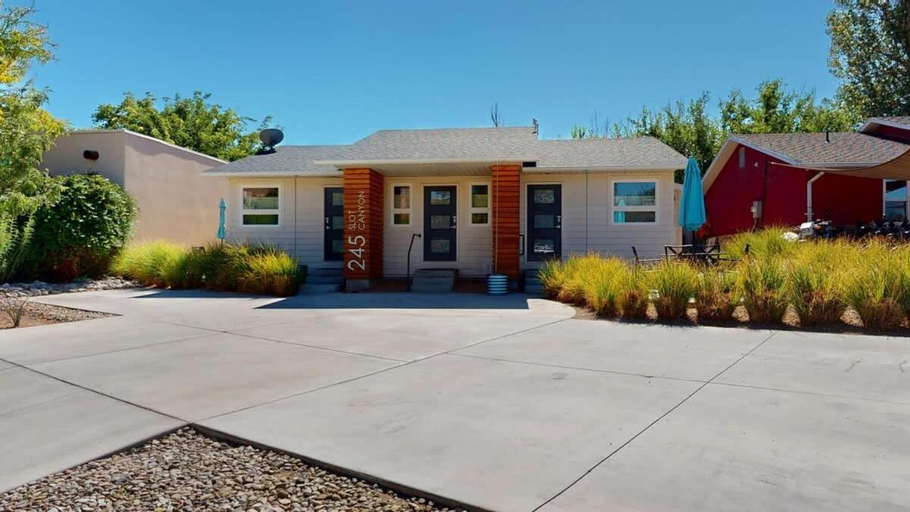 Exterior & Views 1, Slot Canyon #C, Grand
