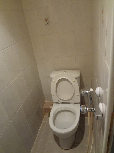 Bathroom 3, Royal Capital Hostel (2 minutes from Jordan Station Exit A), Kowloon