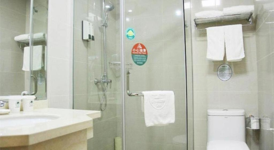 Bathroom 4, GreenTree Inn Huaibei Xiangshan District Guogou Square Hotel, Huaibei