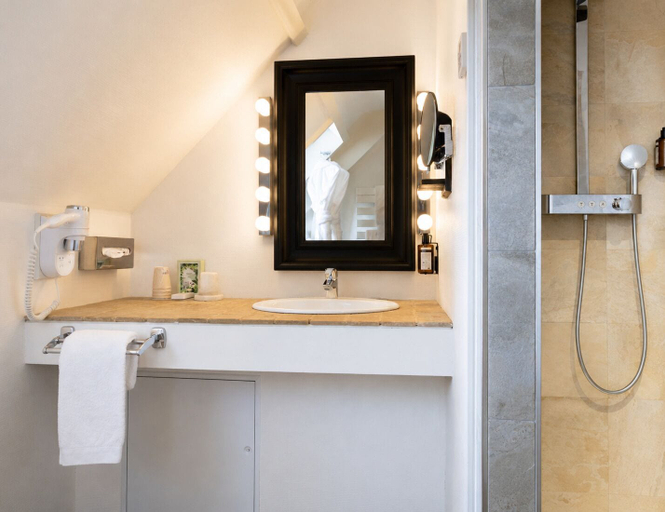 Bathroom 5, Ermitage De Corton, Côte-d'Or