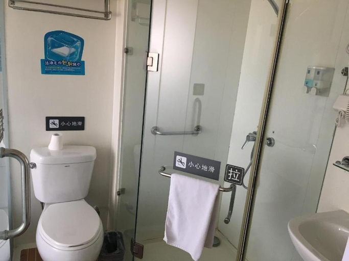Bathroom 3, 7 Days Inn Dalian Pulandian Commerical Road, Dalian