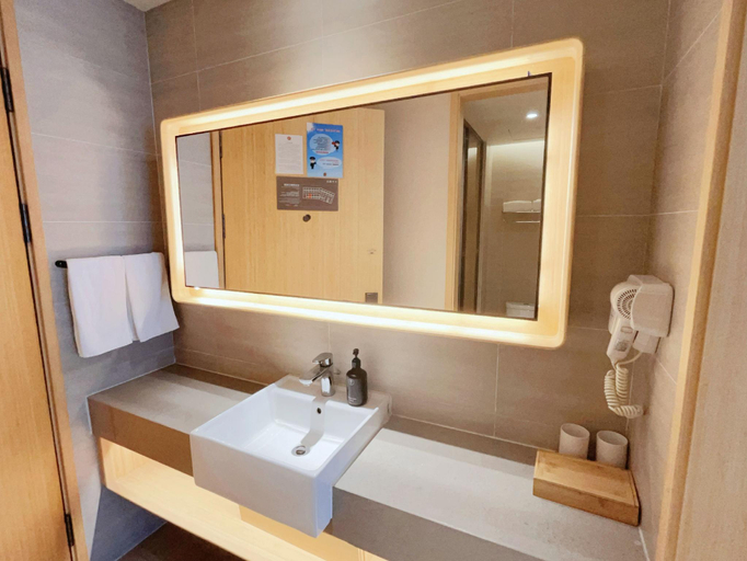 Bathroom 4, Ji Hotel Shanghai Lingang New Town, Shanghai