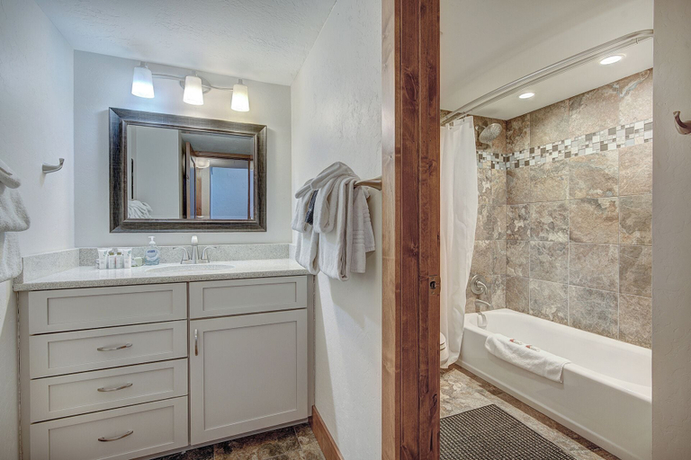 Bathroom 4, Lance's West 6 Condo with Pool & Hot Tub, Summit