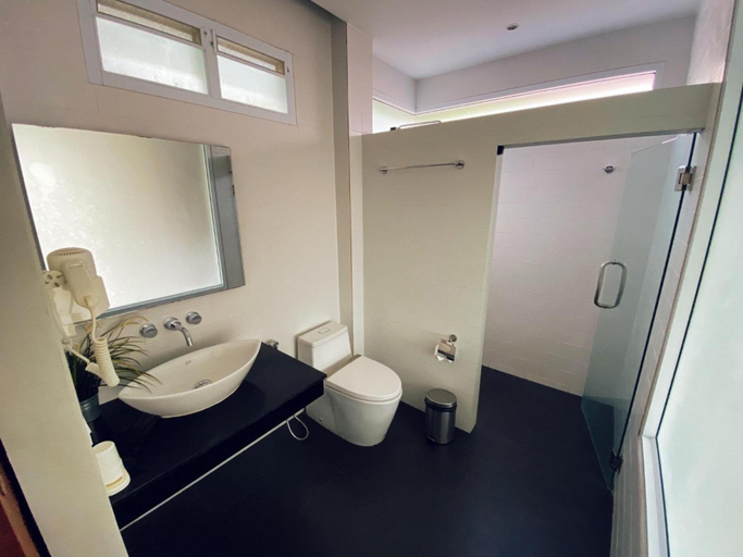 Bathroom 4, Silver Beach Resort, Ko Samui
