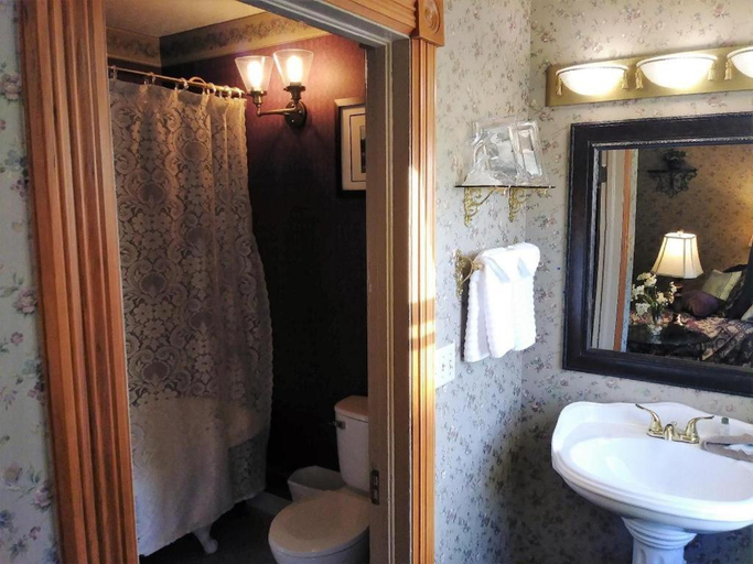 Bathroom, The Thayer, Wright