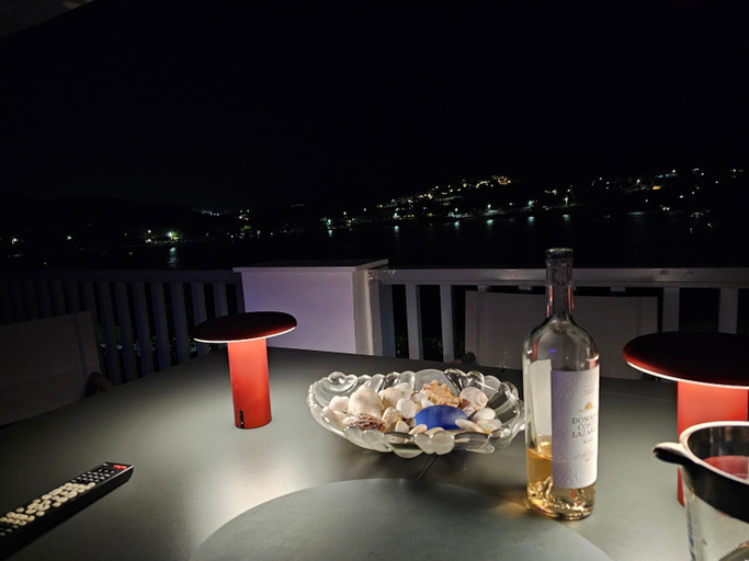 Food & Drinks 5, Villa Pounta Zeza, Attica