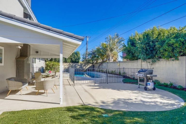 Exterior & Views, Gorgeous Upgraded 5 Bedroom & 3 Bath Home with pool, Orange