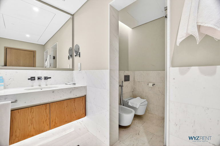 Bathroom 3, WYZ RENT|Palm Tower 1 BD Nakheel Mall High Floor, Dubai