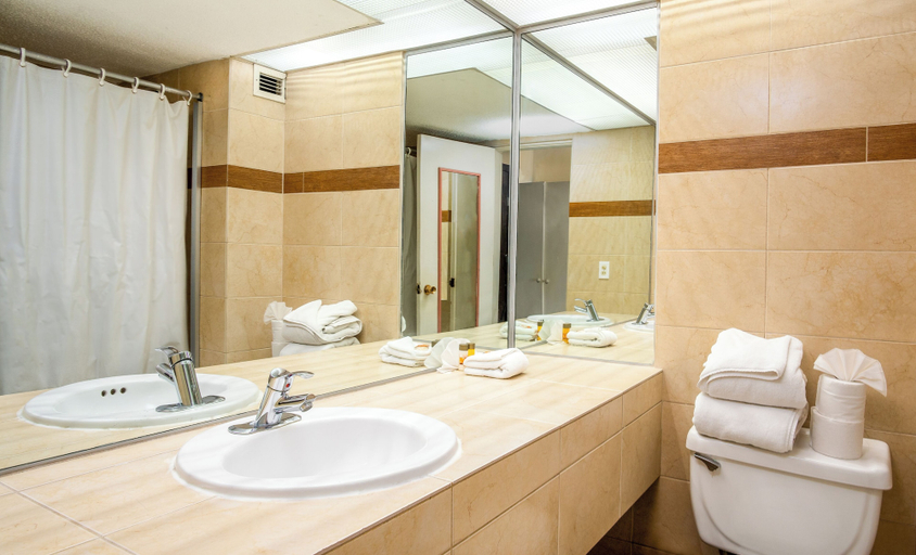 Bathroom 4, Puerto Nuevo Baja Hotel & Villas, Tijuana