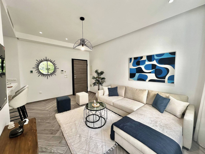 Living room 2, Topaz - Bright Apartment Lake 2, Bouhaira