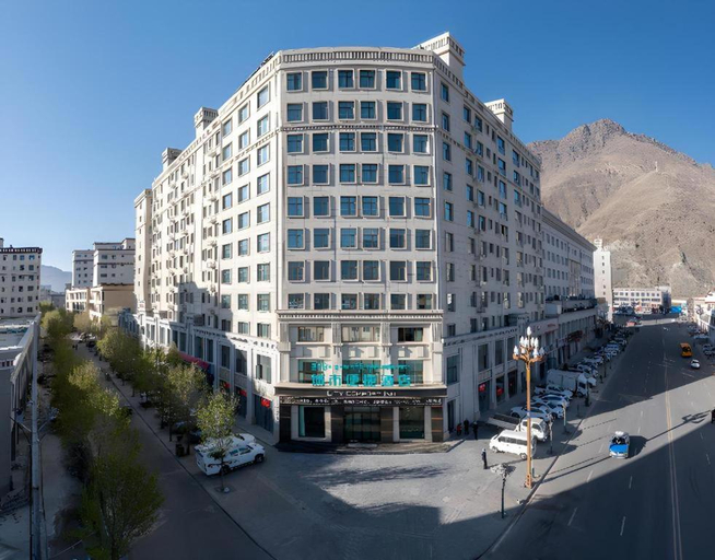 Exterior & Views