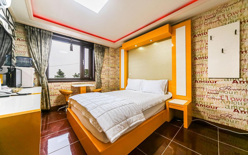 Bedroom 2, Pohang Yeongildae Dolphins Motel, Pohang