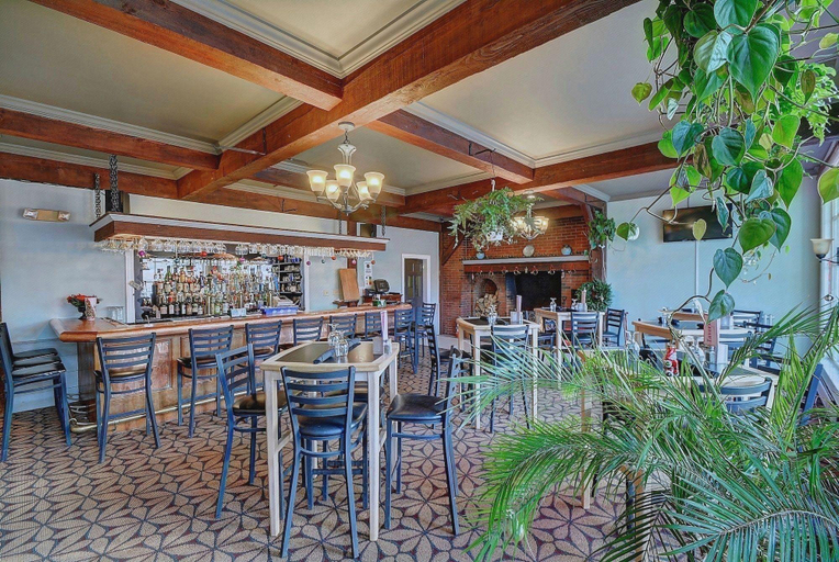 Food & Drinks 4, Colonial Motel and Spa, Windham