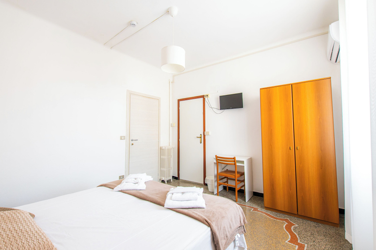 Bedroom 5, Hotel Villa Paolina Resort, Savona