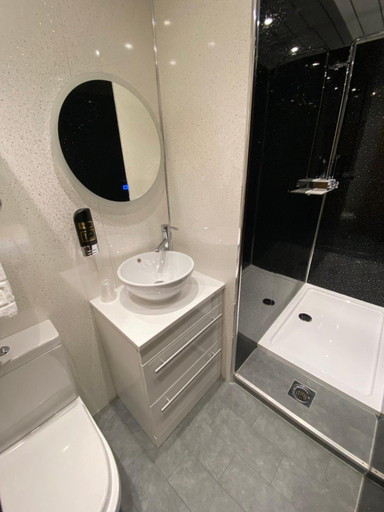 Bathroom 4, Le Ville Hotel, Manchester